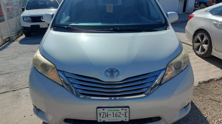 Toyota Sienna Limited 2012