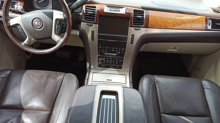 Cadillac Escalade ESV Platinum 2011