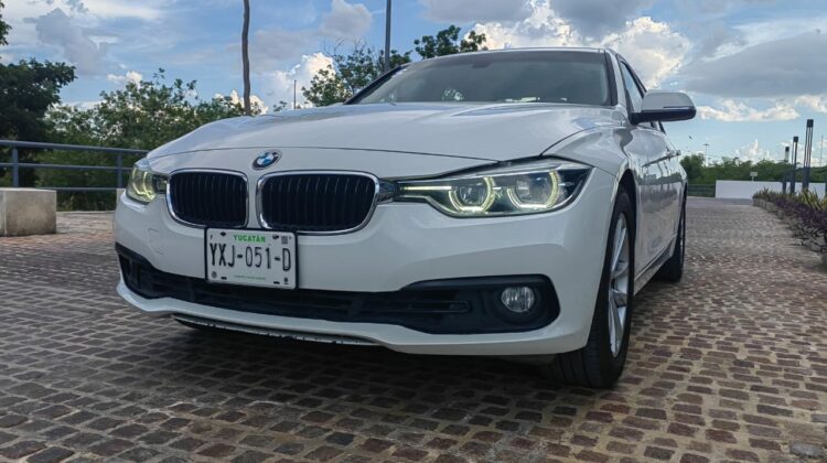 BMW Serie 3 año 2017, version Luxury