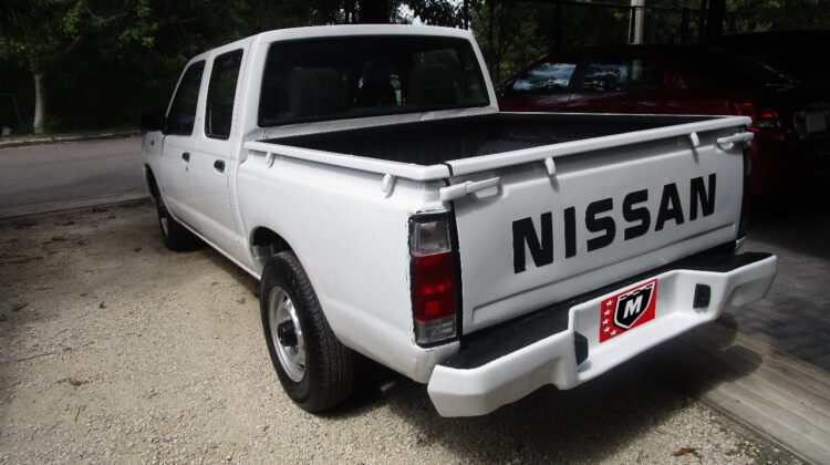Nissan NP300 2015 Doble Cab Lujo Std