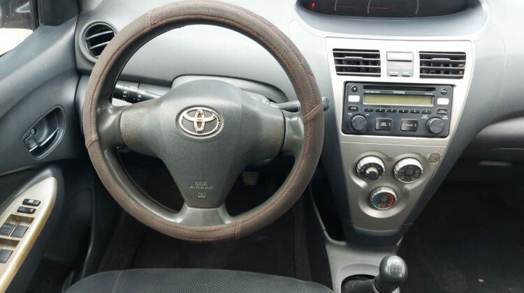 Toyota Yaris Premium 2015