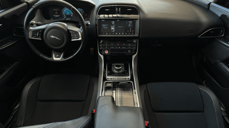 Jaguar XE R-Sport (2018)