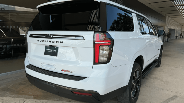 Chevrolet Suburban RST (2021)