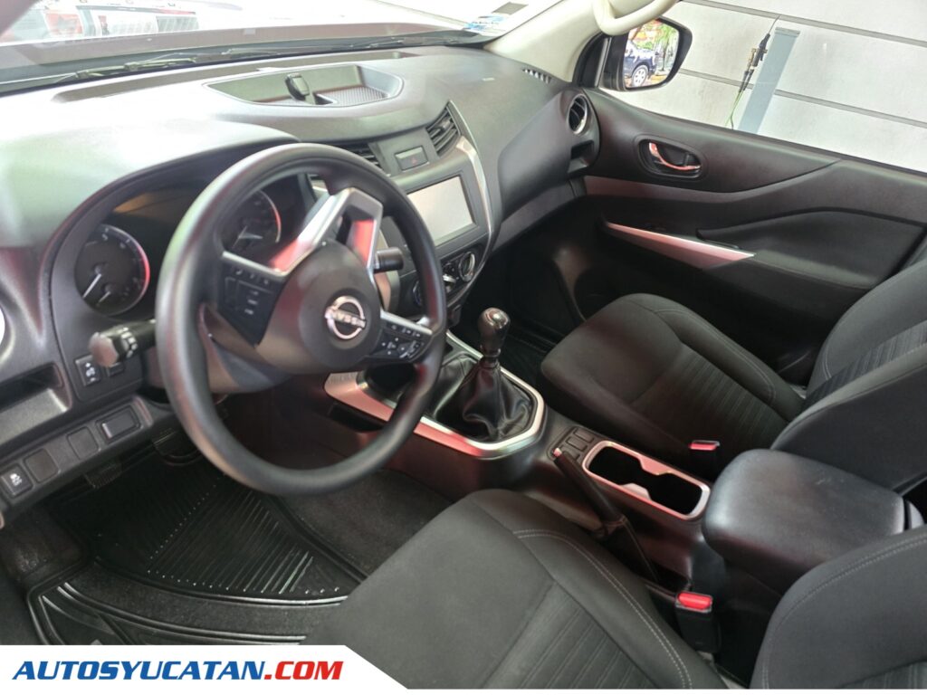 Nissan Frontier LE 2023