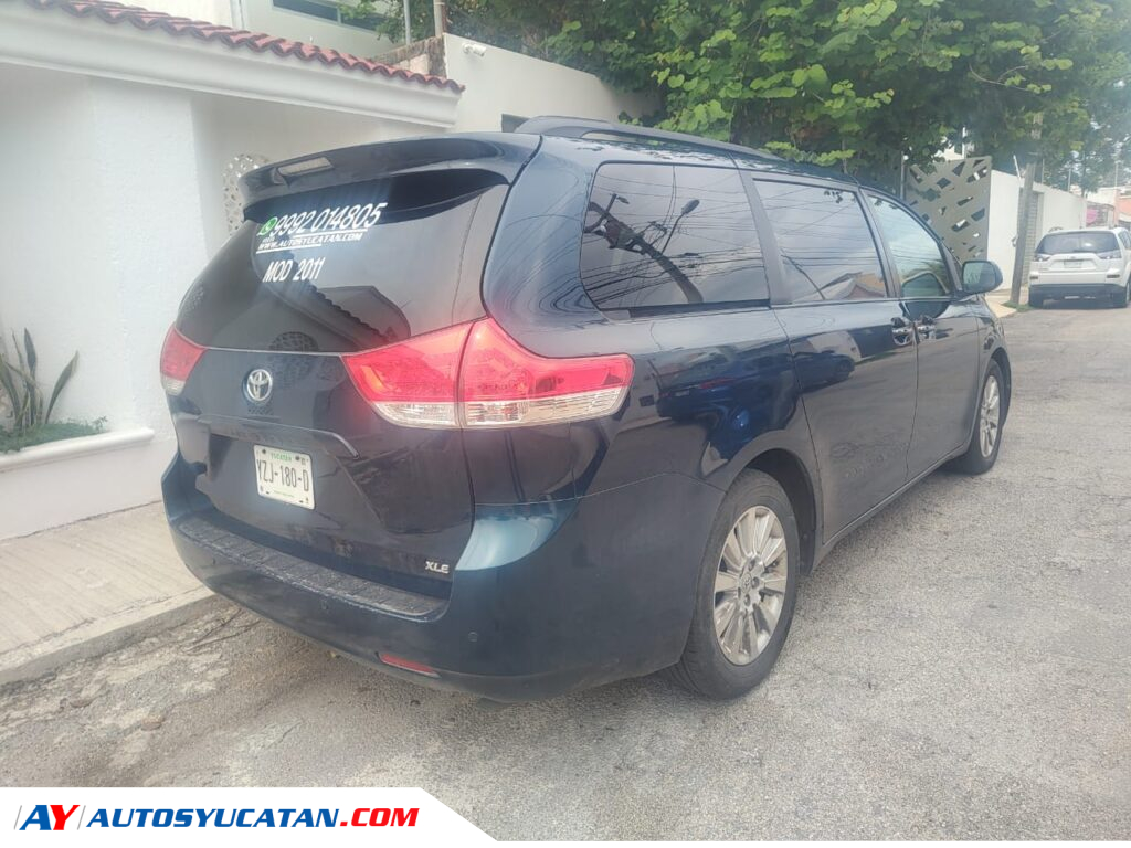 Toyota Sienna 2011