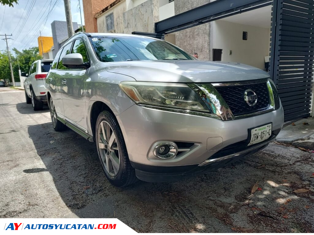 Nissan Pathfinder Exclusive 4x4 2013