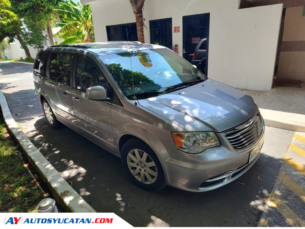 Chrysler Town & Country Touring 2016