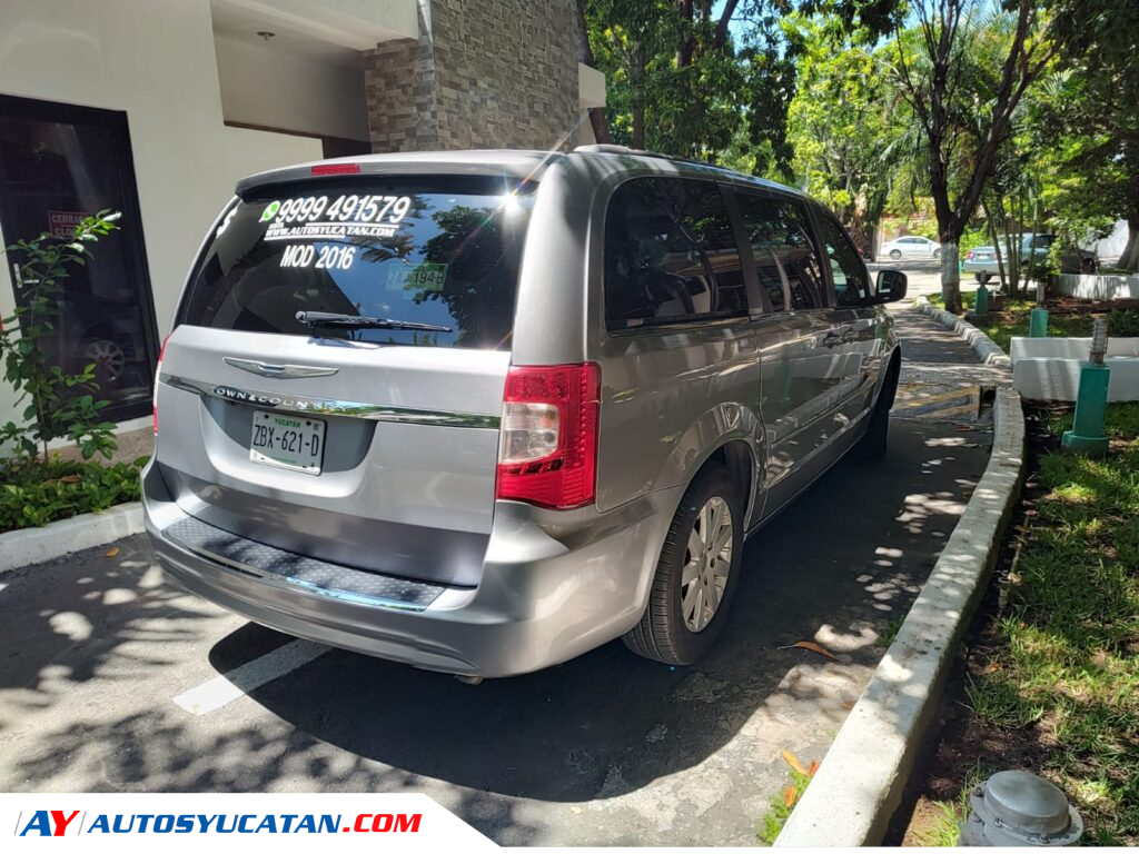 Chrysler Town & Country Touring 2016