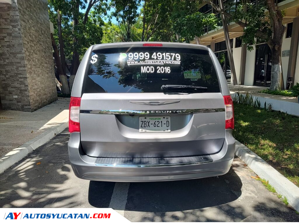 Chrysler Town & Country Touring 2016