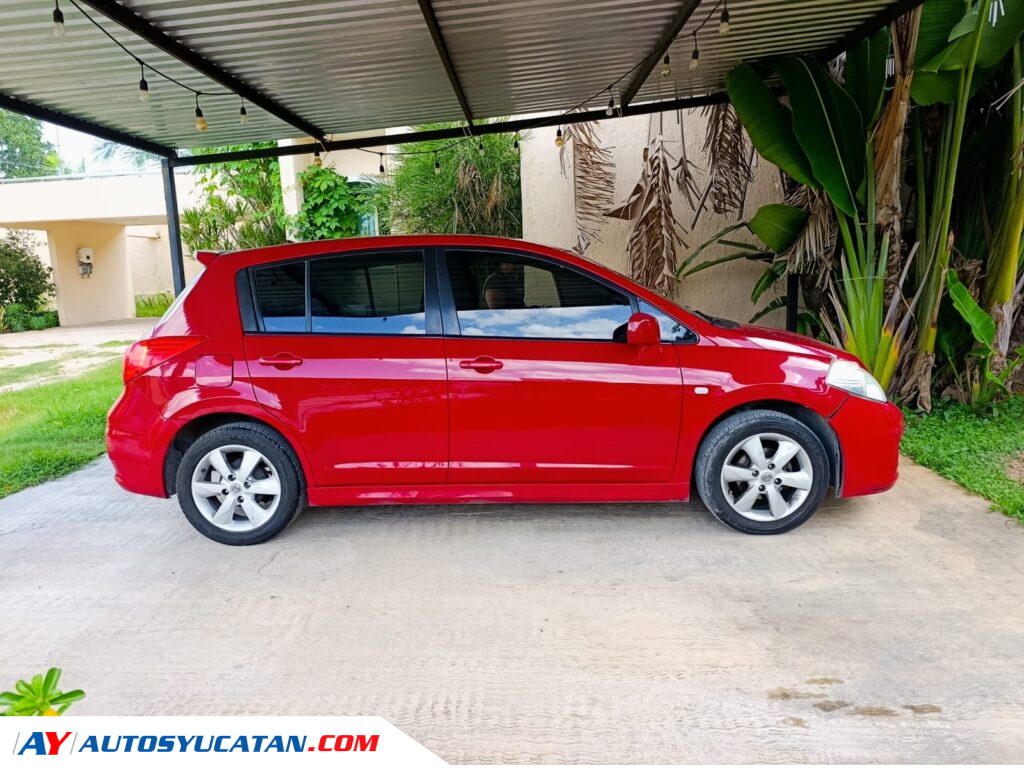 Nissan Tiida Emotion Hatchback 2011