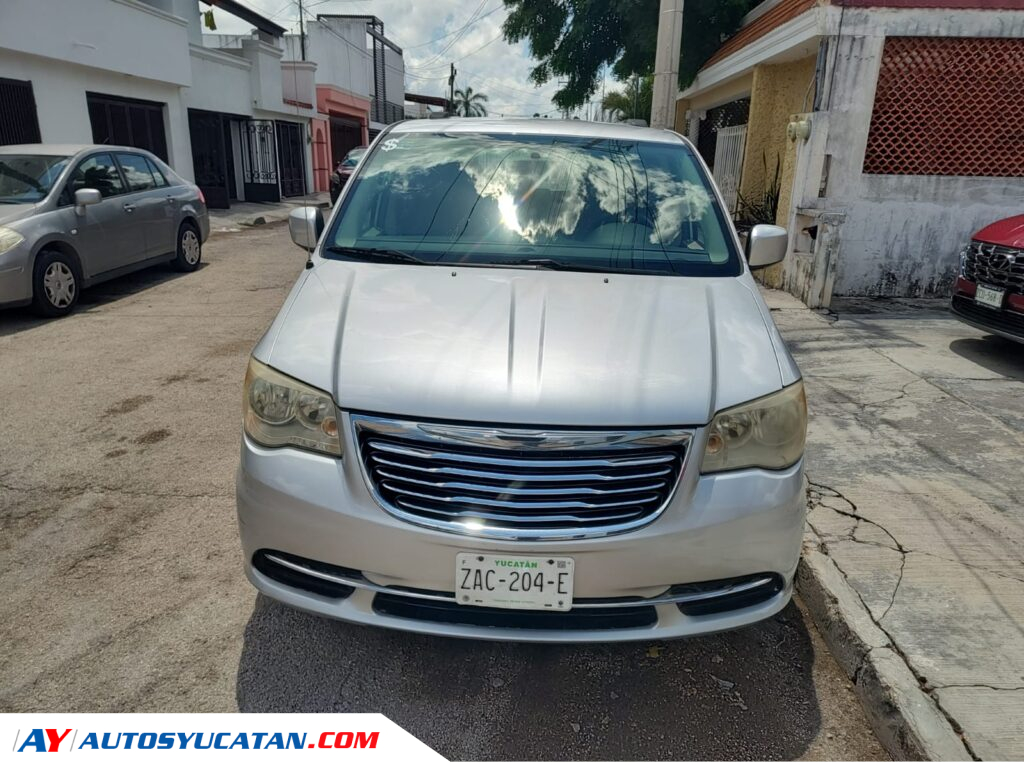 Chrysler Town and Country LX 2011