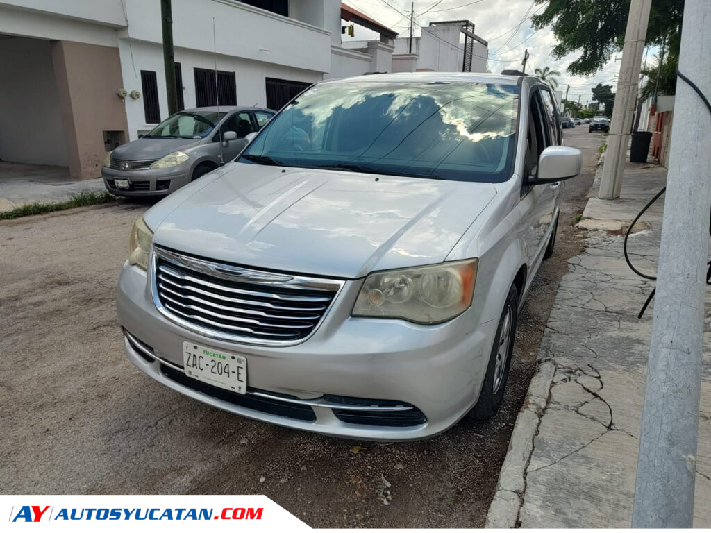 Chrysler Town and Country LX 2011
