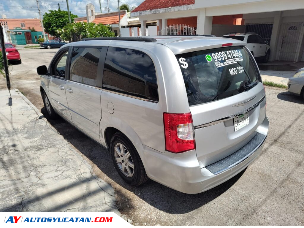 Chrysler Town and Country LX 2011