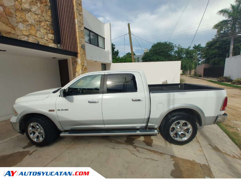 Dodge RAM 2500  Laramie 4x4 HEMI 5.7 V8 Crew Cab 2016