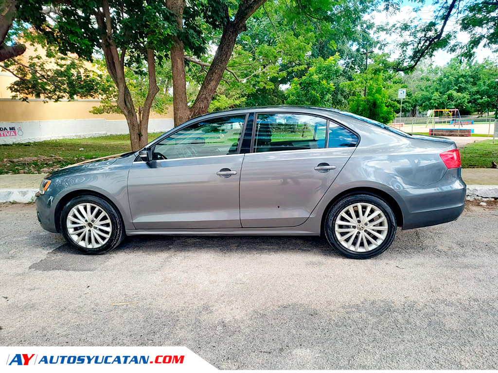 Volkswagen  Jetta MK VI Sport 2012