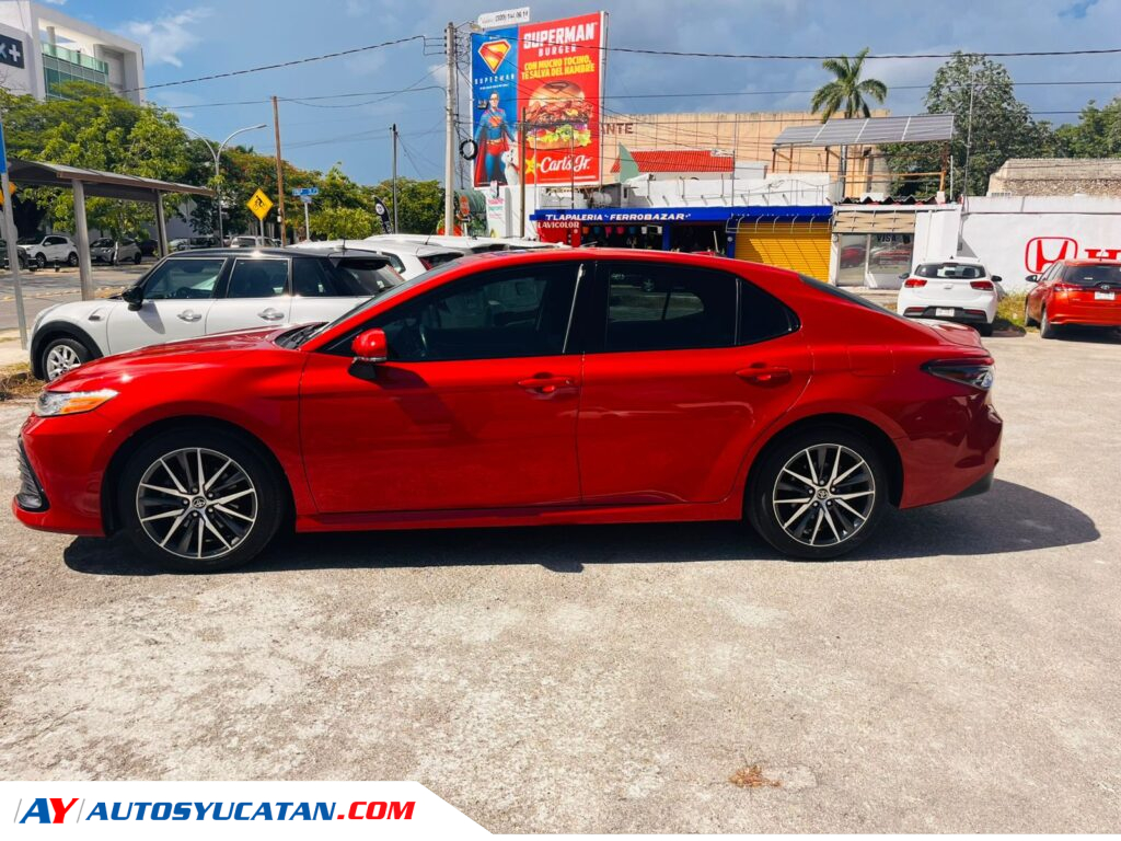 Toyota Camry XLE Híbrido 2024