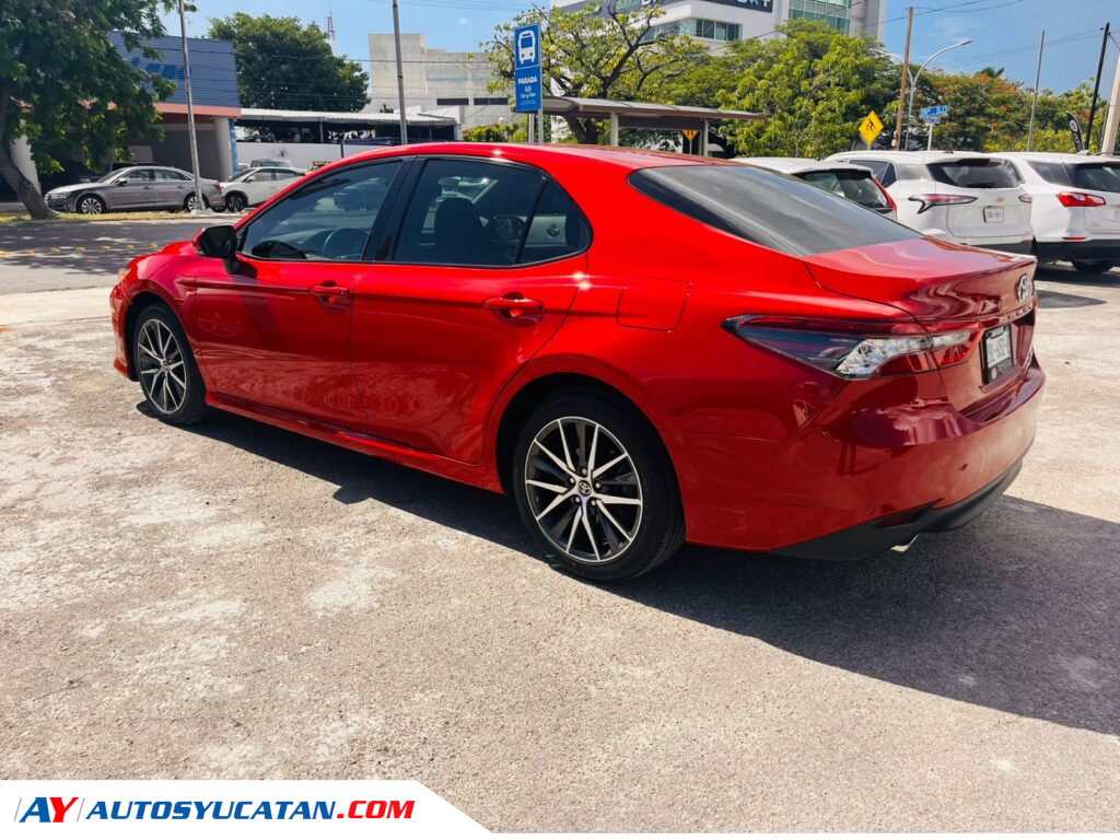 Toyota Camry XLE Híbrido 2024