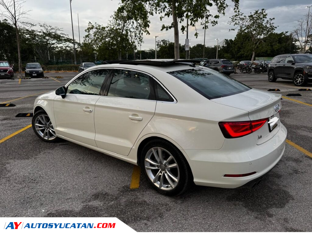 Audi A3 Sedan Attraction Plus 1.8 TFSI 180HP S Tronic / Techo de Cristal Panorámico 2015