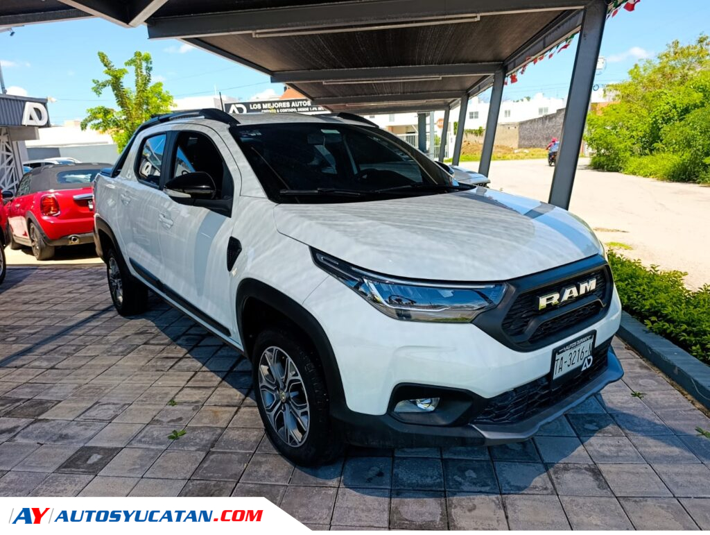 RAM 700 Laramie 2024