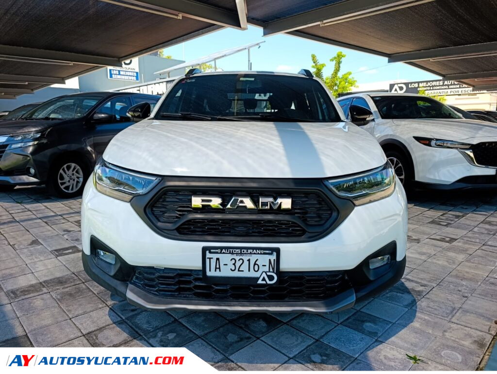 RAM 700 Laramie 2024