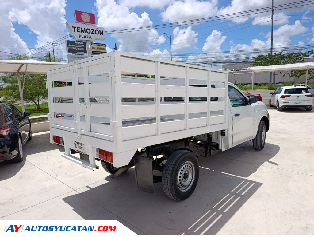 Nissan NP300 Estacas 2022