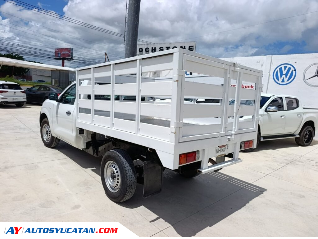 Nissan NP300 Estacas 2022