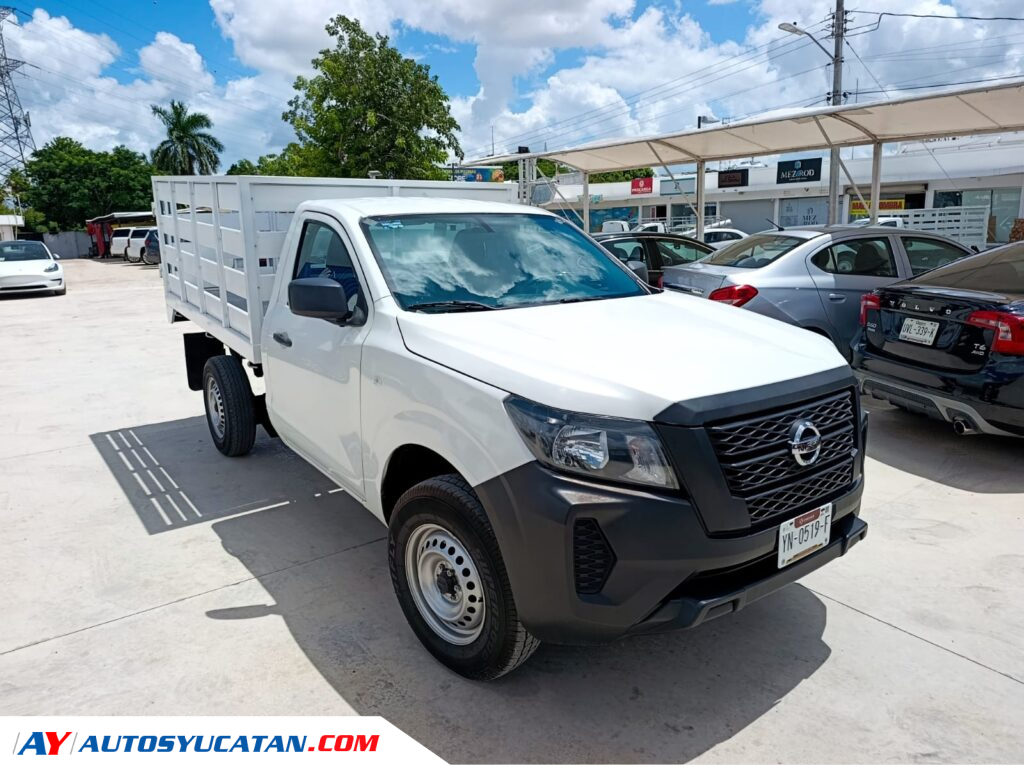 Nissan NP300 Estacas 2022