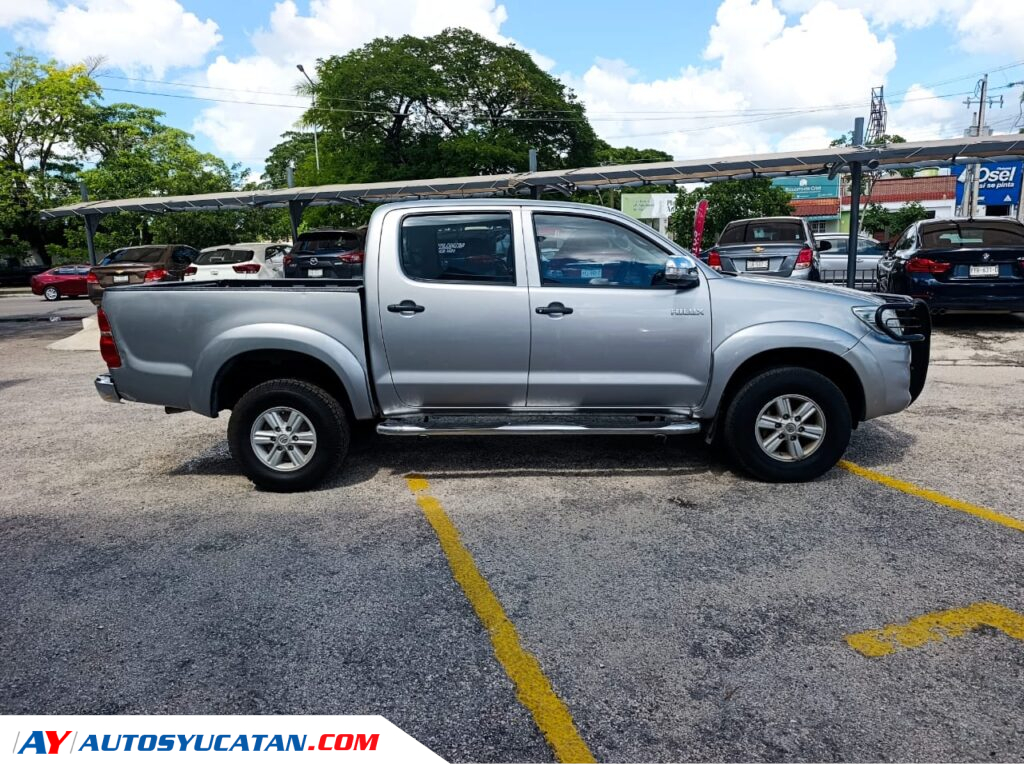 Toyota Hilux STD 2015