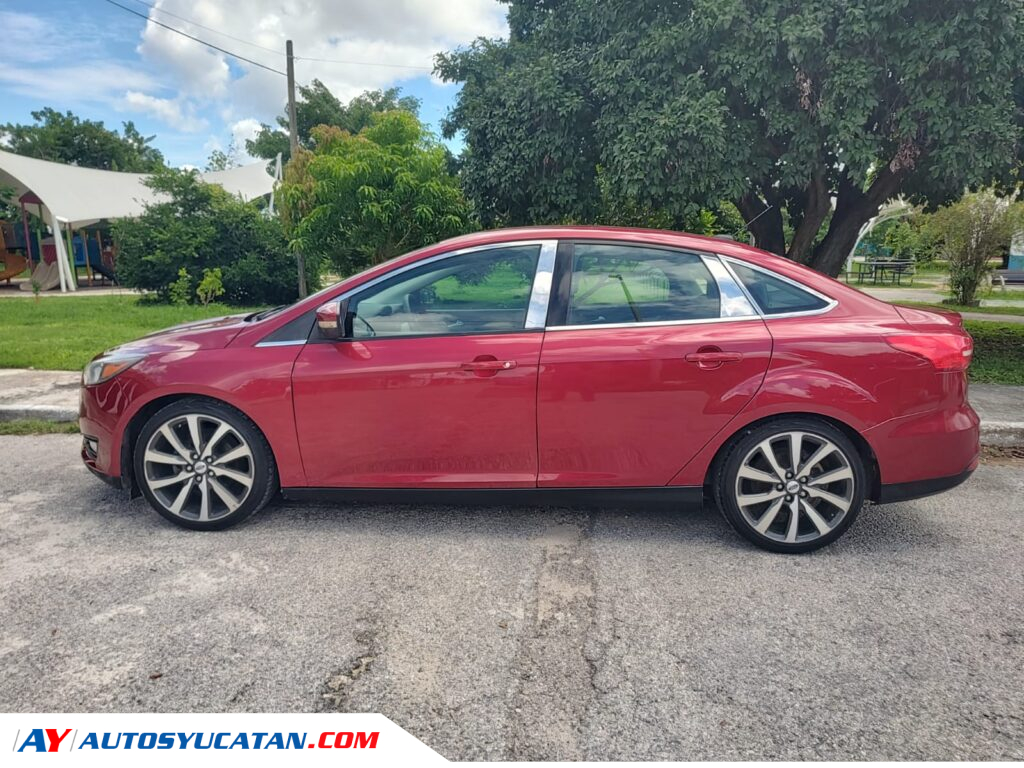 Ford Focus Luxury 2016