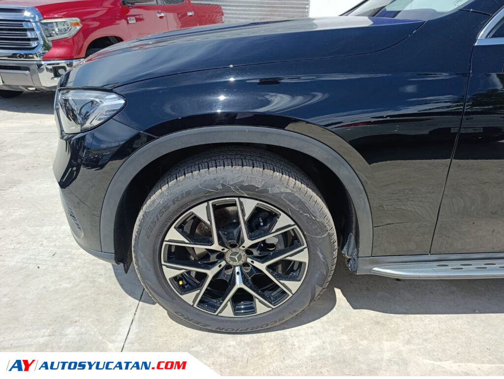 Mercedes-Benz GLC 300 4MATIC  2023