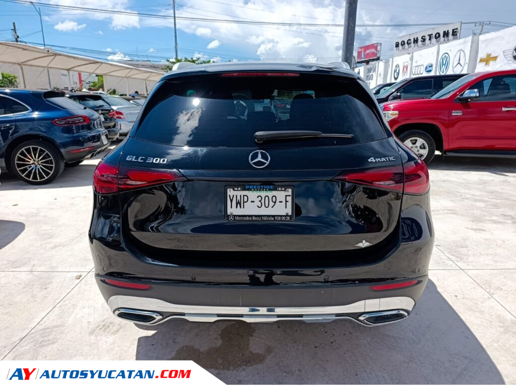 Mercedes-Benz GLC 300 4MATIC  2023