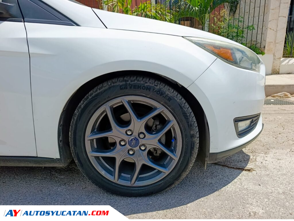 Ford Focus SE Luxury 2016