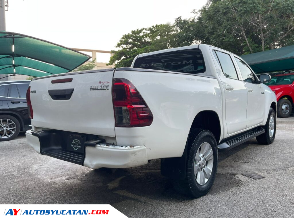 Toyota Hilux SR 2018