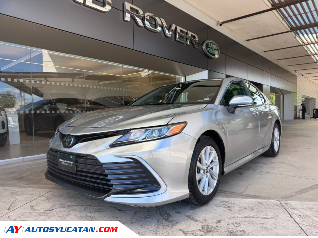 TOYOTA CAMRY LE AUT. (2023)