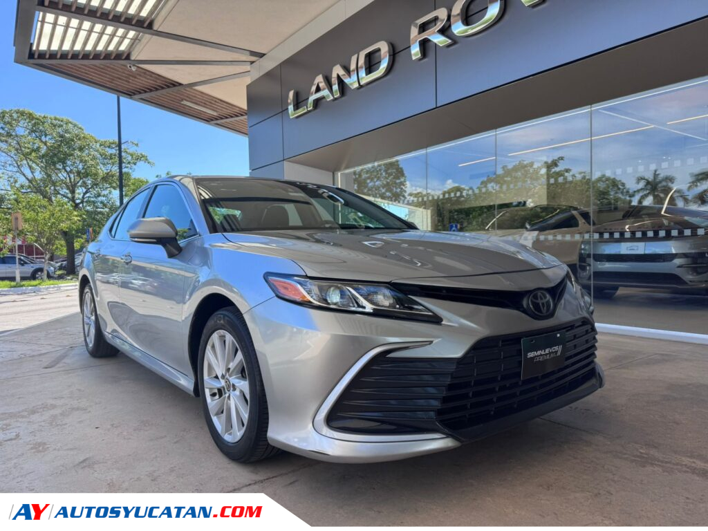 TOYOTA CAMRY LE AUT. (2023)
