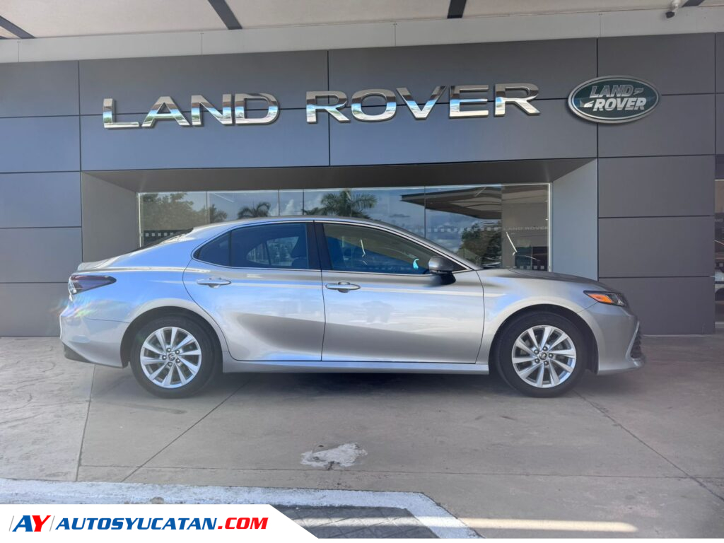 TOYOTA CAMRY LE AUT. (2023)