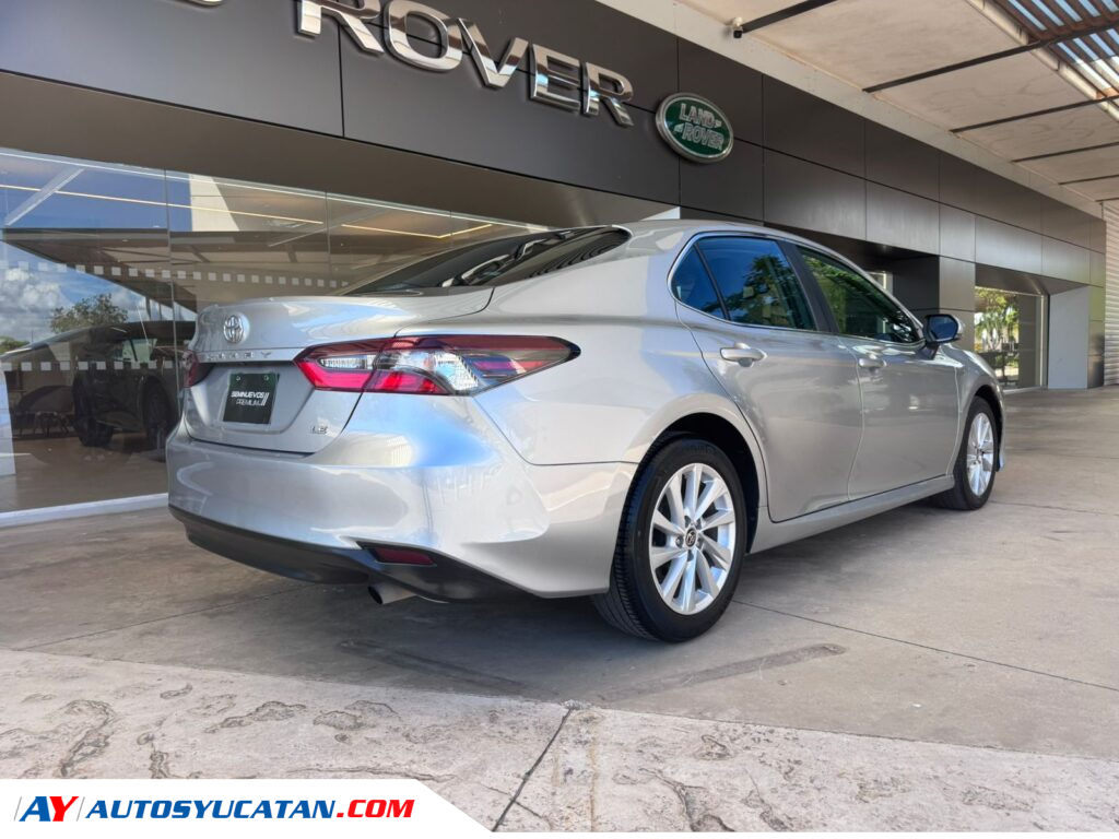 TOYOTA CAMRY LE AUT. (2023)
