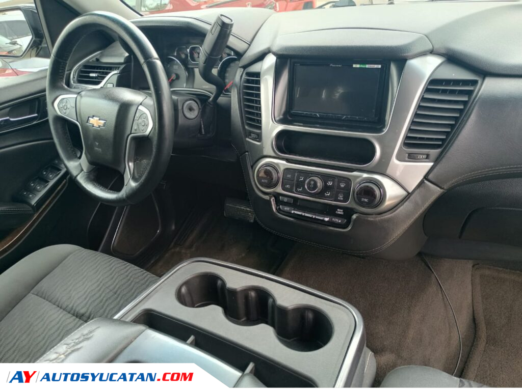 Chevrolet Suburban LS 2015