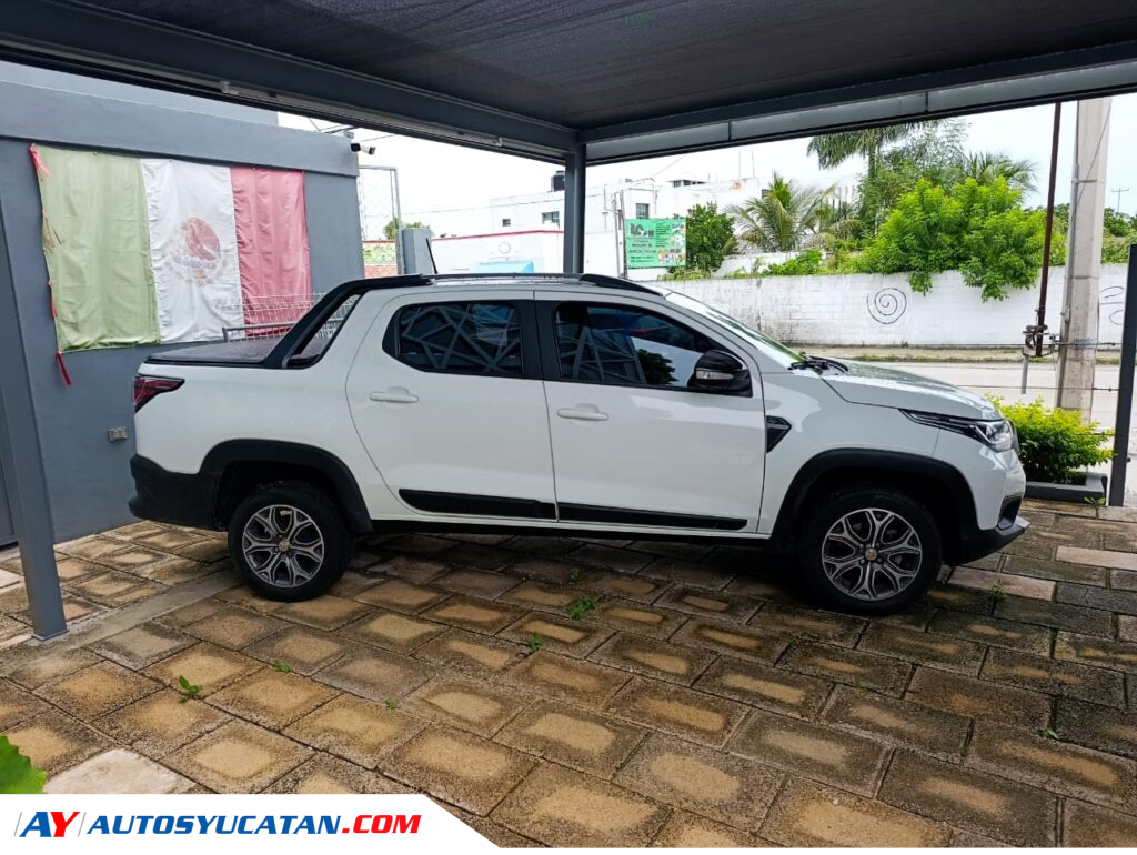 RAM 700 Laramie doble cabina 2024