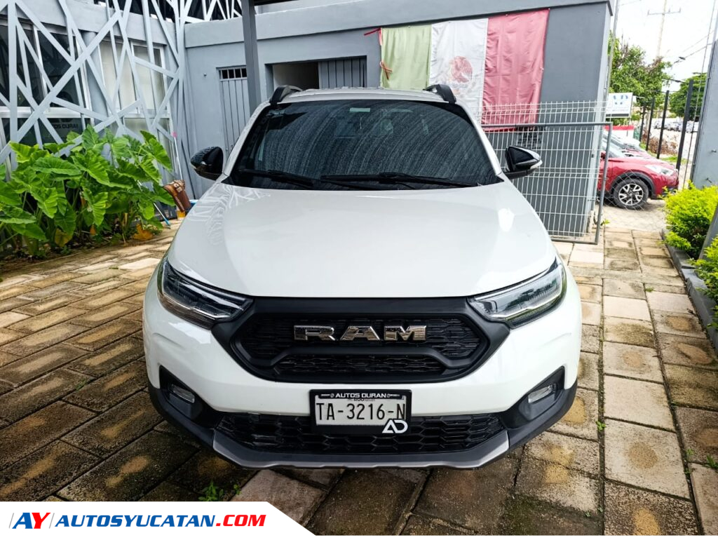 RAM 700 Laramie doble cabina 2024