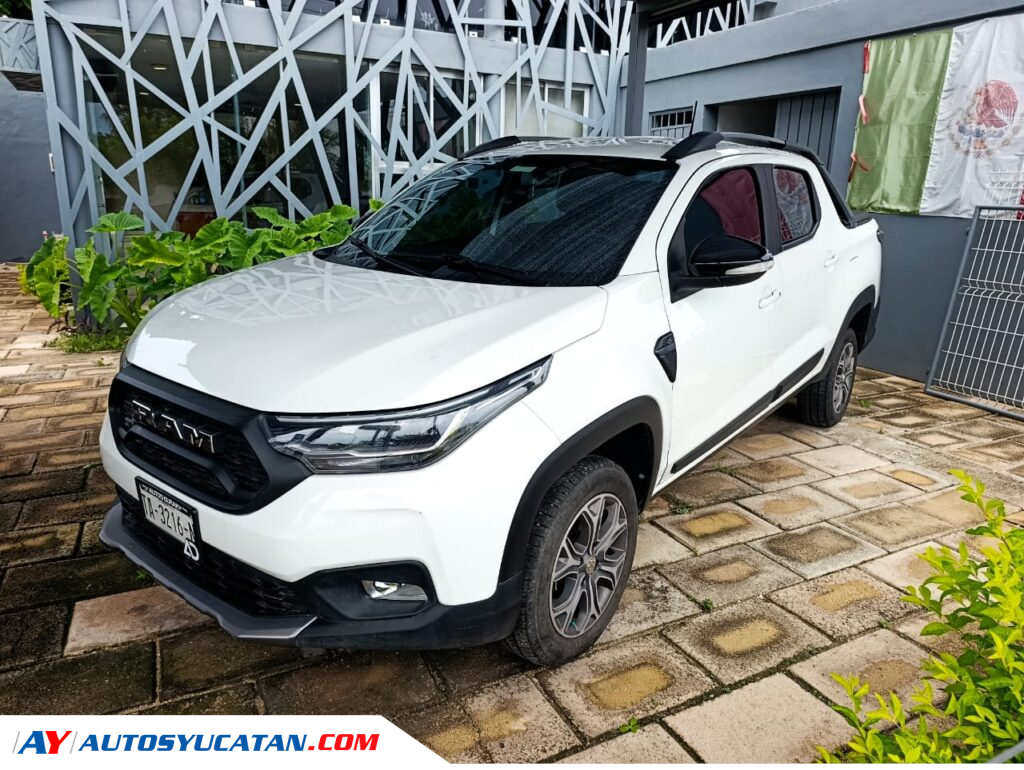 RAM 700 Laramie doble cabina 2024