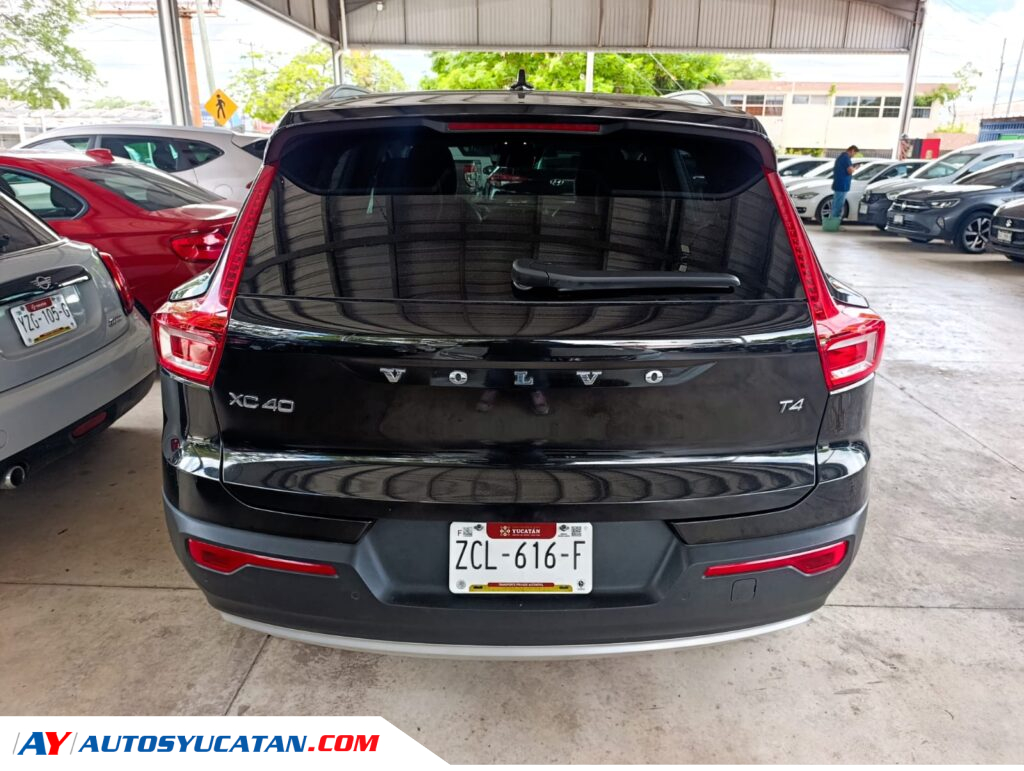 Volvo XC40 Momentum T4 2021