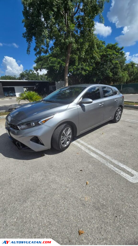 Kia Forte EX HB 2022