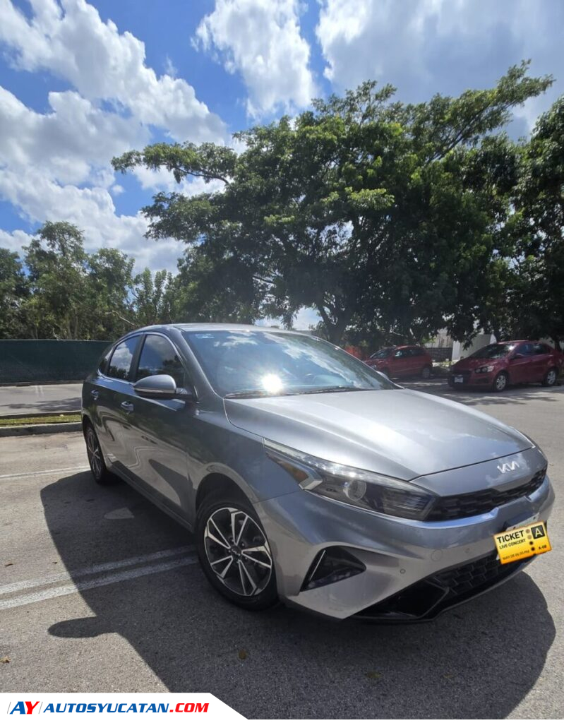 Kia Forte EX HB 2022