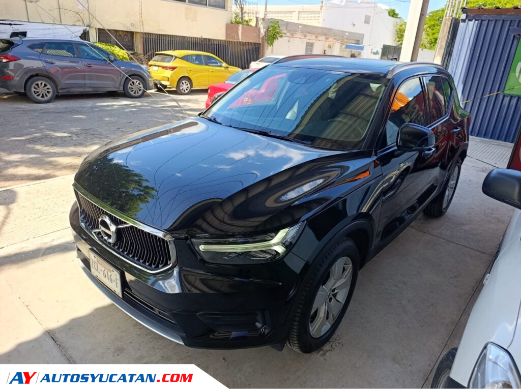 Volvo XC40 Momentum 2021
