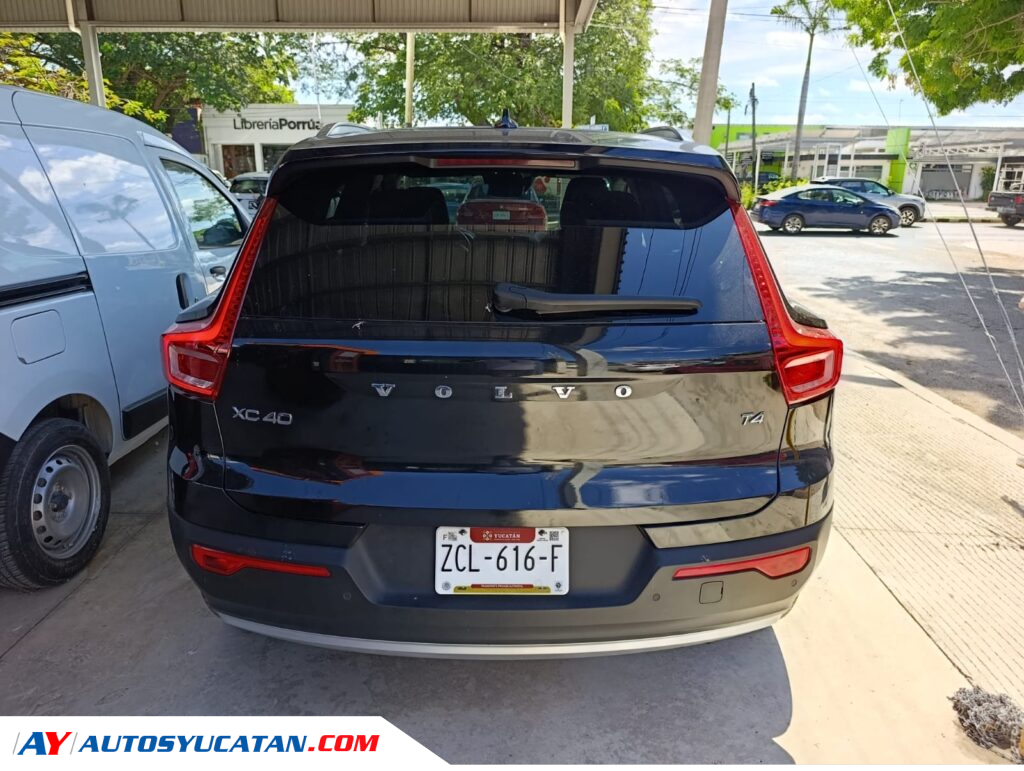 Volvo XC40 Momentum 2021