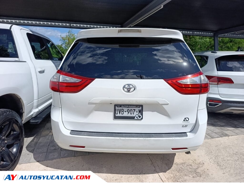 Toyota Sienna LE 2015