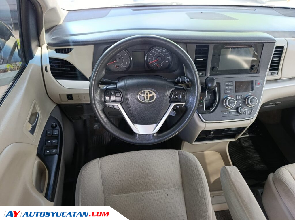 Toyota Sienna LE 2015