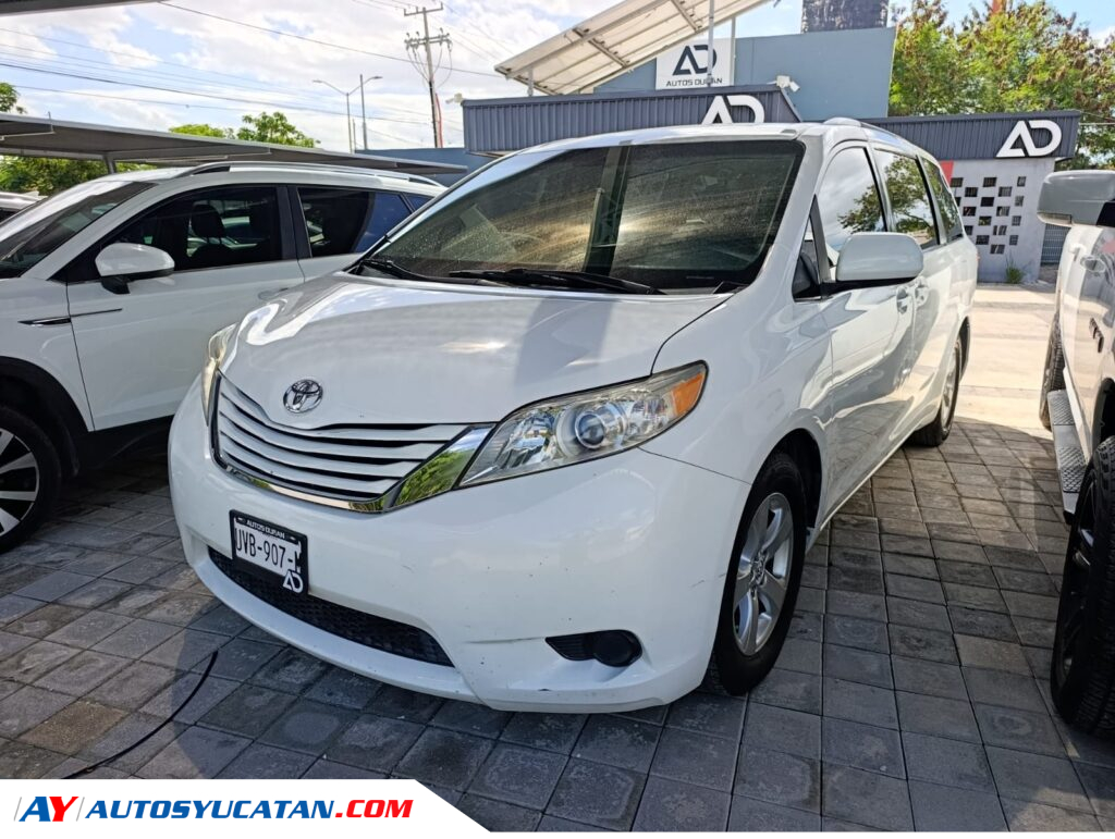 Toyota Sienna LE 2015