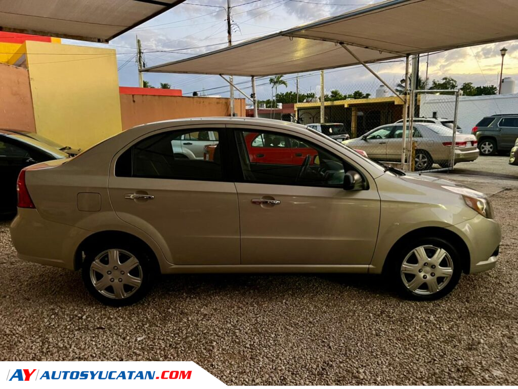 Chevrolet  Aveo LT 2013